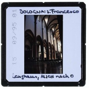 Bologna, San Francesco : Innenansicht, Langhaus, Mittelschiff, nach Osten