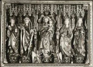 Marienaltar: Verkündigung, Geburt Christi, Anbetung, heilige Sippe (1. Wandlung des Marienaltars); Christus am Ölberg, Dornenkrönung, Kreuzigung, Kreuztragung (2. Wandlung des Altars)
