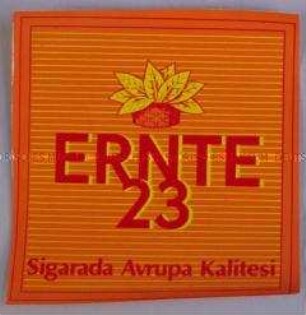 Werbeaufkleber für "Ernte 23"-Zigaretten