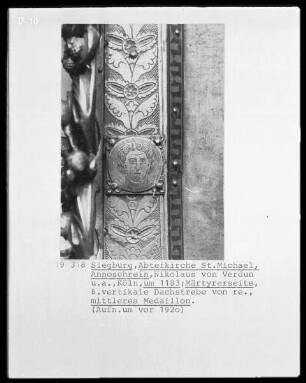 Annoschrein — Dach mit Szenen aus dem Leben des heiligen Anno — Dachschräge der Märtyrerseite — Dachrahmen mit vegetabilen Ornament und Portraitplättchen von Heiligen — Plättchen mit Heiligem