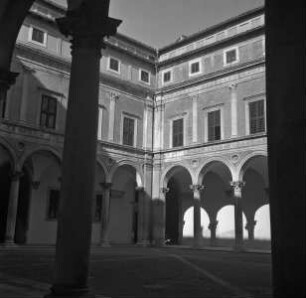 Palazzo Ducale — Cortile d' Onore