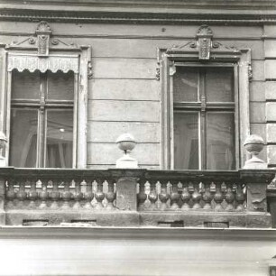 Cottbus, Straße der Jugend 158. Wohn-und Geschäftshaus (um 1890). Balkon (1. OG)