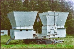 Wind-Temperatur-Radar als mobile Messstation des Instituts für Meteorologie und Klimaforschung (IMK) auf der meteorologischen Messwiese des Kernforschungszentrums Karlsruhe (KfK)