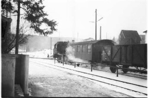 Lok 141, Bahnhof Gammertingen, Personenwagen B3, erbaut 1899 in Grünberg in Schlesien, 2009 als Museumswagen betriebsfähig vorhanden