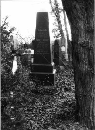 Grabstein 325 (Index: 100093106) Maße HxBxT: 245x68x68 cm Besonderheit: Doppelgrab für Eheleute: Grabstein 325