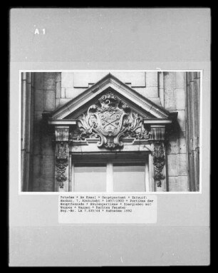 Hauptpostamt — Ziergiebel