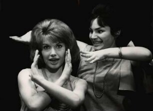 Wir Mauerblümchen: Beate Hasenau, Pia Trajun