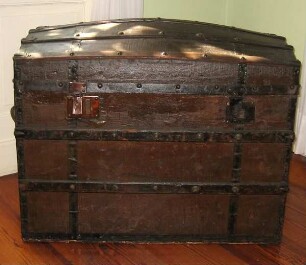 Koffer (Truhenkoffer)