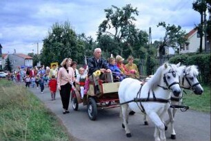 Festumzug, Pferdegespann mit Kindern