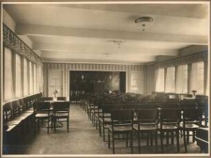 Gemeindehaus der St.Laurentius-Kirchengemeinde, Am Generalshof, Berlin-Köpenick: Innenaufnahme jugendheim 2 mit Stühlen