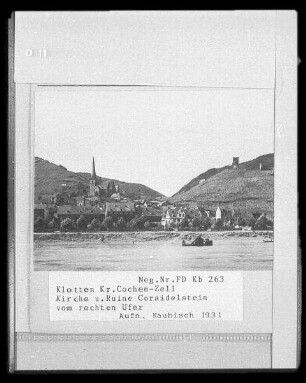 Klotten. Ortsansicht mit Kirche St. Maximinus (1868) und Burg Craidelstein (960 gegründet (strittig), 1294 Ersterwähnung). Blick über die Mosel vom rechten Ufer