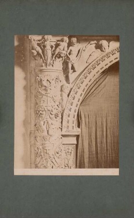 Santa Trinita, Florenz Kandelaber: Ornamentdetail des Kandelabers am Altar in Kapelle