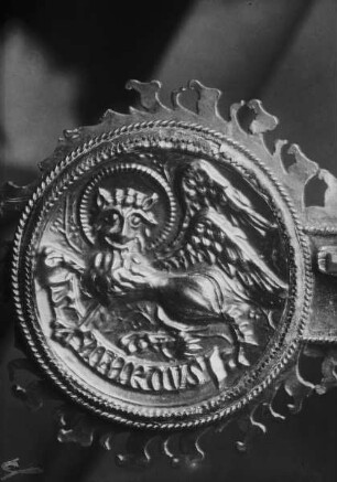 Kruzifixus, Kreuzende: Evangelistensymbol Markus