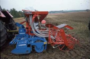 Fotografie: Drillkombination, Drillsaat, Kreiselegge, Pneumatische Verteilung, Zahnpackerwalze, Scheibensäschar