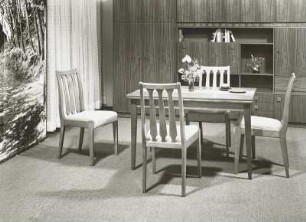 Stuhl mit gepolsterter Sitzfläche (Modell N 204) : Wohnzimmermöbel. Eßtisch mit vier Stühlen (1978; VEB Vereinigte Sitzmöbelindustrie Neuhausen)