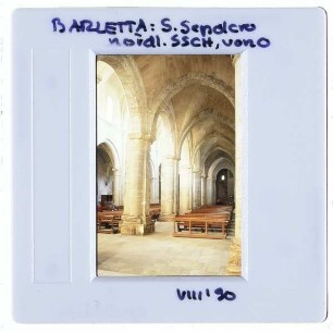 Barletta, Basilika St. Sepolcro : Innenansicht, nördliches Seitenschiff, von Osten