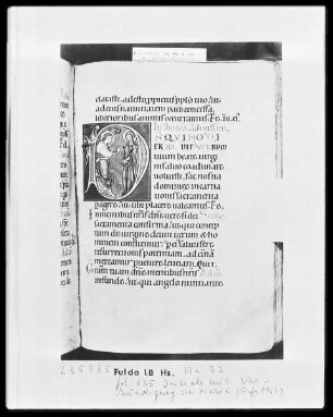 Graduale, Sakramentar und Sequentiar — Initiale D (eus qui), darin Verkündigung an Maria, Folio 135recto