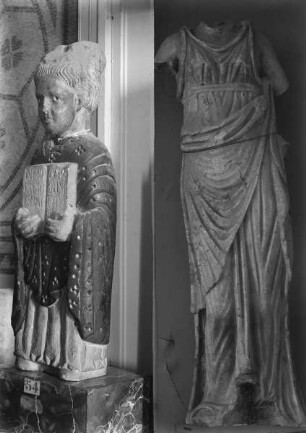 Statuette einer bekleideten Frau