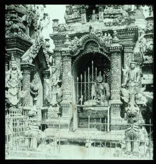 Rangun (Birma). Buddhistische Schreinarchitektur der Shwedagon-Pagode (?)