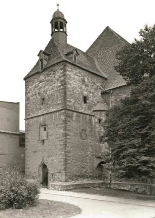 Nienburg (Saale). Schloßkirche, ehemalige Klosterkirche. Kirchturm von Südwesten