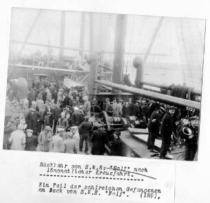 Erster Weltkrieg. Gefangene an Deck der S.M.H. "Wolf" bei der Rückkehr