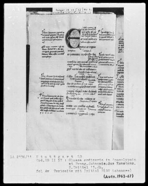 Apocalypsis et Evangelium secundum Johannem cum Glossa ordinaria — Initiale E(GO iohannes), Folio 4verso