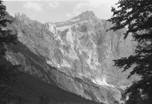 Bergmassiv : Ansicht einer Felswand.