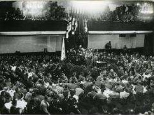 Adolf Hitler spricht im Bürgerbräukeller zum 11. Jahrestag des Hitlerputsches