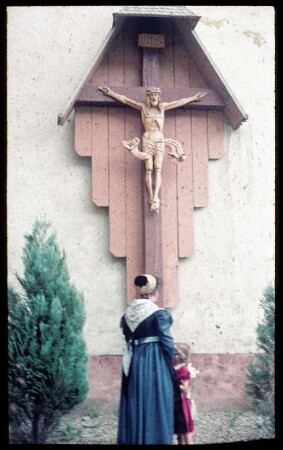 Mutter und Kind in Tracht