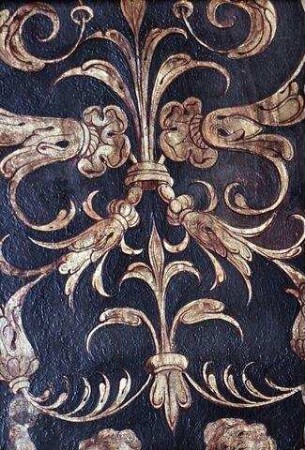 Höfische Figurengruppen in Scheinarchitektur