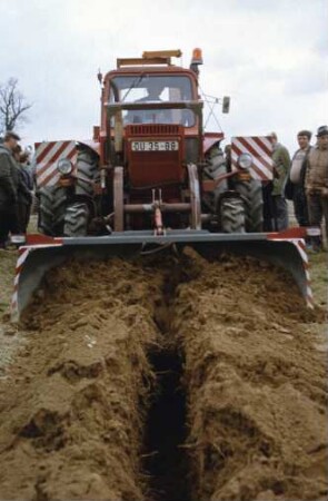 Drängrabenverfülleinrichtung zum Traktor MTS 82
