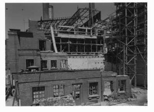 Industrie-Kraftwerk. Zerstörtes Kesselhaus I. Südseite während Wiederaufbau : Lauta (Niederlausitz). Industrie-Kraftwerk. Zerstörtes Kesselhaus I. Südseite während Wiederaufbau