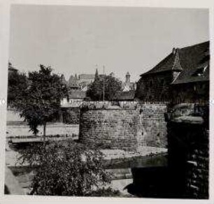 Nürnberg, Hallertor und Blick zur Kaiserburg