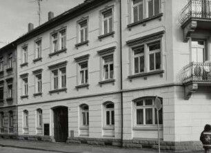 Neustadt in Sachsen, Wohnhaus : Neustadt in Sachsen. Wohnhaus (um 1900), Karl-Marx-Straße 15. Straßenansicht
