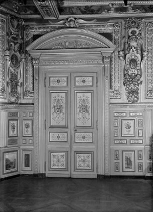 Cabinet Oval & Salon Louis XIII