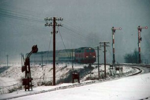 Reicholzheim Lok 215 137 E WI-UL Bahnsteig Ausfahrsignale Spannwerke