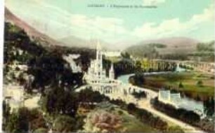 Ansicht aus Lourdes, mit Blick auf die Esplanade und das Heiligtum der katholischen Kirche "Les Sanctuaires"