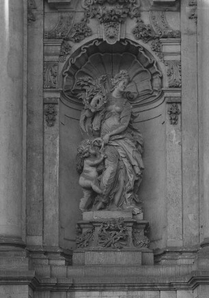 Ceres : Dresden. Zwinger, Kronentor. Ceres (um 1714/1715; B. Permoser)