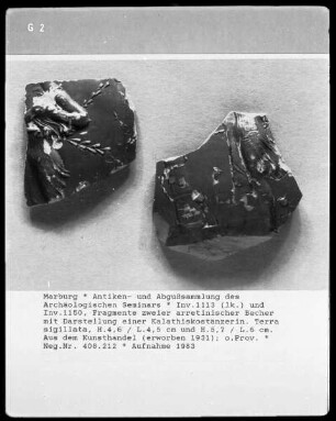 Fragment zweier arretinischer Gefäße mit Darstellung einer Kalathiskostänzerin (Terra Sigillata)