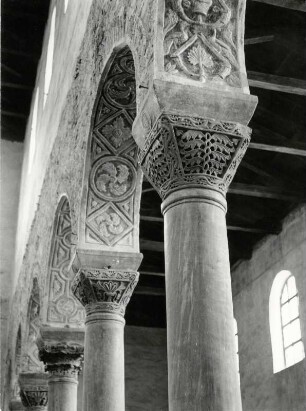 Säulen in der Basilika Eufrasiana, Porec