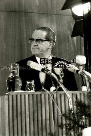 Herbert Wehner spricht auf einer Sitzung des Kuratoriums "Unteilbares Deutschland"