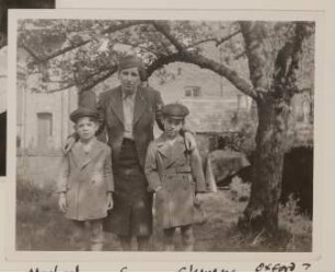 Christiane Zimmer mit den Söhnen Michael und Clemens in Oxford 1938 (?)