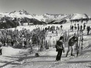 Skiurlauber auf dem Schafberg bei Gargellen, Voralberg