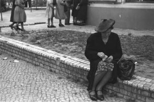Berlin. Währungsreform in den westlichen Sektoren im Juni 1948. Straßenszene