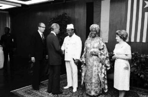 Freiburg: Hotel Stadt Freiburg; Verabschiedung des Staatspräsidenten von Liberia Dr. William Tolbert; Begrüßung