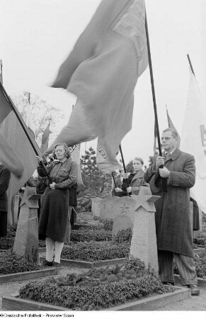 Kranzniederlegung zum 34. Jahrestag der Großen Sozialistischen Oktoberrevolution auf dem Trinitatisfriedhof