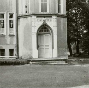 Klein Loitz. Gutshaus : Felixsee-Klein Loitz. Gutshaus mit Schloßgaststätte (18./19. Jahrhundert). Portal des Eckturmes