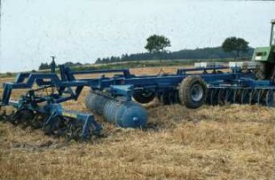 Fotografie: Stoppelbearbeitung, Scheibenegge, Krümelwalze