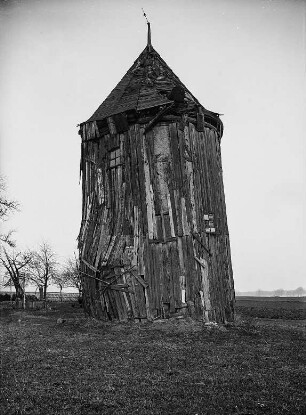 Verfallende Holländerwindmühle in Cunewalde