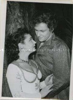 Hannelore Schroth und Sebastian Fischer in Shakespeares "Ein Sommernachtstraum" im Berliner Schillertheater